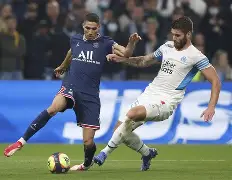 包含巴黎圣日耳曼法甲击败尼斯姆巴佩单刀建功的词条